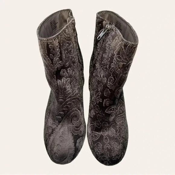 Women’s ZIGISOHO EMBOSSED VELVET NYGIA ANKLE BOOTS SIZE 6.5 GRAY IN COLOR - Picture 2 of 10